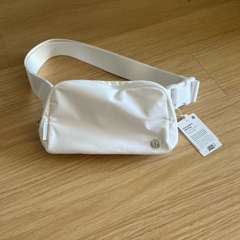 Lululemon Everywhere Belt Bag